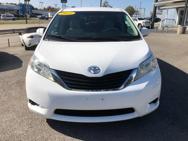 2012 Toyota Sienna 5dr 7-Pass Van V6 LE FWD (Natl) - cars & trucks -... for sale in Knoxville, TN – photo 2