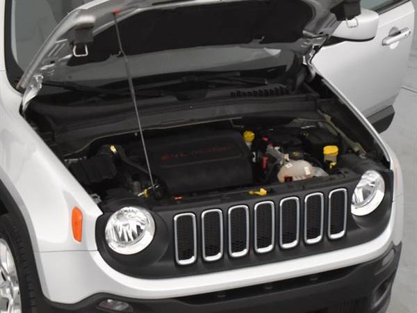 2016 Jeep Renegade Latitude Sport Utility 4D suv SILVER - FINANCE for sale in Bowling green, OH – photo 4