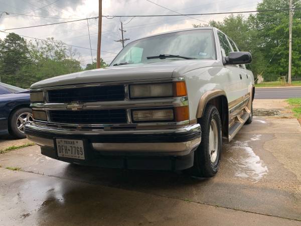 1999 Chevrolet Suburban for sale in White Oak, TX – photo 2