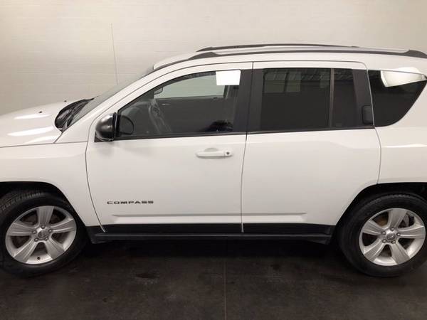 2016 Jeep Compass Bright White Clearcoat Great Deal AVAILABLE for sale in Carrollton, OH – photo 5