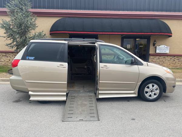 2007 toyota sienna side entry wheelchair van - - by for sale in Tulsa, OK – photo 5