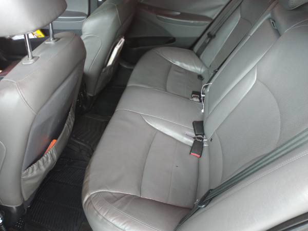 2011 hyundai sonata - cars & trucks - by owner - vehicle automotive... for sale in Brooklyn, NY – photo 2