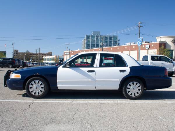 VERY CLEAN - 2011 Ford Crown Victoria Police Interceptor - cars & for sale in Royal Oak, MI – photo 8