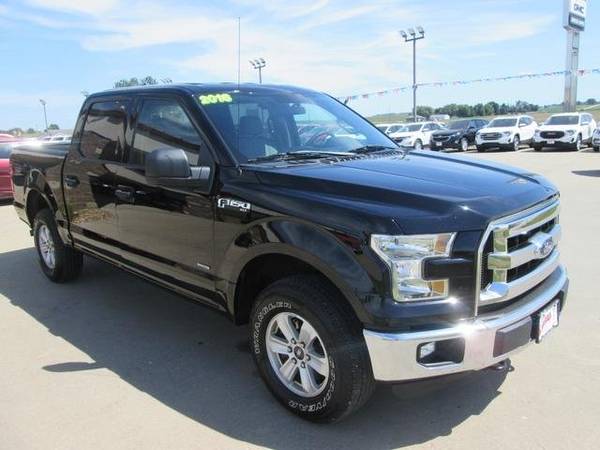 2016 Ford F150 XLT pickup Black for sale in Marengo, IA – photo 2