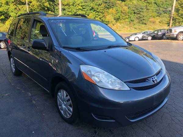 *2010 TOYOTA SIENNA LE*CERTFIED 1-OWNR*7-PASS*SIDE AIRBAGS*XLNT COND* for sale in North Branford , CT – photo 2