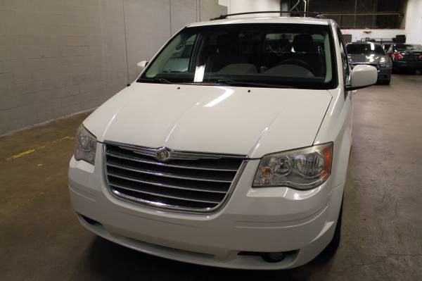 2009 Chrysler Town & Country Touring - Loaded, Spacious for sale in Addison, IL – photo 10