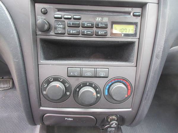 2004 Hyundai Elantra GLS Sedan - Automatic - Gas Saver - Low Miles! for sale in Des Moines, IA – photo 15