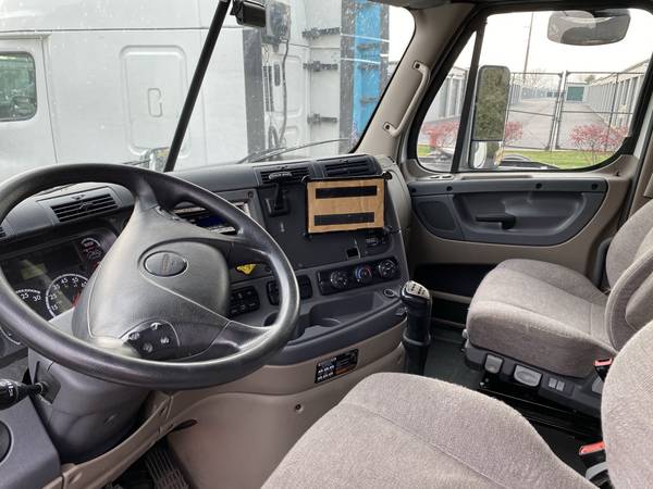 FREIGHTLINER CASCADIA (NEW ENGINE,TRANSMISSION,CLUTH AND TURBO ) -... for sale in Libertyville, IL – photo 7