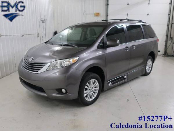 2013 Toyota Sienna XLE FWD 8-Passenger V6 EnterVan Leather 43,000 Mi. for sale in Caledonia, IN – photo 2
