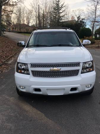 2008 Chevrolet Avalanche LTZ LOW MILES! - cars & trucks - by owner -... for sale in Greer, SC – photo 6