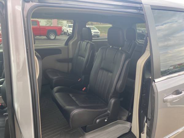 2016 Chrysler Town Country 4dr Wgn Touring - - by for sale in Dodgeville, WI – photo 19