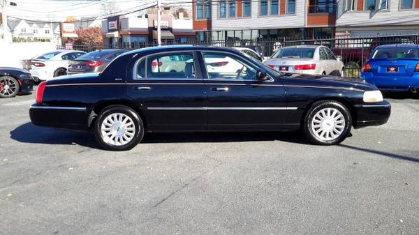 2004 Lincoln Town Car Ultimate 4dr Sedan - SUPER CLEAN! WELL... for sale in Wakefield, MA – photo 5