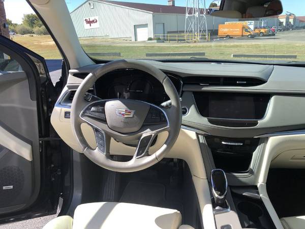 2017 Cadillac XT5 LUXURY SUV - - by dealer - vehicle for sale in Farmington, IL – photo 16
