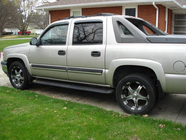 2006 chevy avalanche for sale in Monroe, MI – photo 3