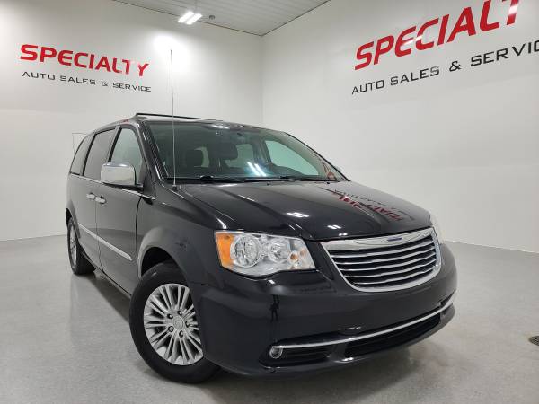 2015 Chrysler Town & Country Touring-L! Htd Seats! Backup Cam! DVD!... for sale in Suamico, WI – photo 3