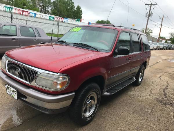1997 Mercury Mountaineer ICE COLD AIR RUNS GREAT!!! for sale in Clinton, IA – photo 2