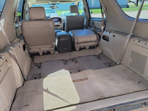 2005 Toyota Sequoia Limited - - by dealer - vehicle for sale in Lincoln, NE – photo 6