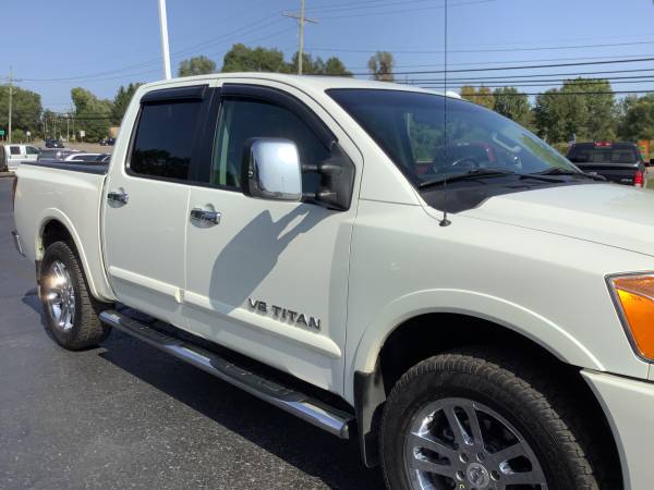 Nice! 2015 Nissan Titan SL! 4x4! Crew Cab! Finance Guaranteed! -... for sale in Ortonville, MI – photo 13