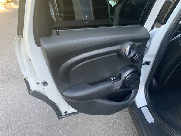 2015 MINI Cooper 4-Door hardtop Hatchback Sunroof 1 Owner 40MPG! WOW! for sale in Hillsboro, OR – photo 12