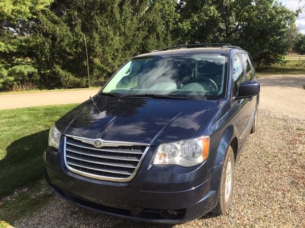 2009 Chrysler Town and Country Touring Mini-Van for sale in Milford, MI – photo 2