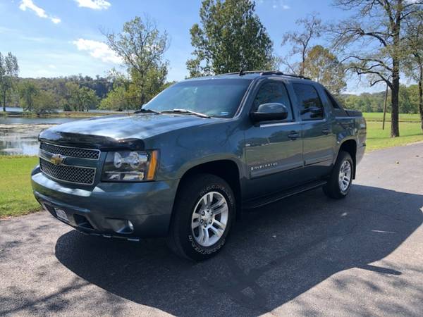 2008 Chevrolet Avalanche LTZ 4WD LIKE NEW! for sale in Forsyth, MO – photo 4