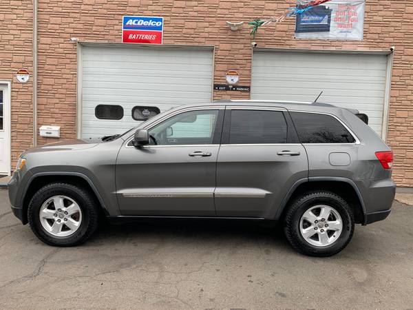 ☼☼ 2012 JEEP GRAND CHEROKEE LARADO 4X4 SERVICED! - cars & trucks -... for sale in West Haven, CT – photo 4