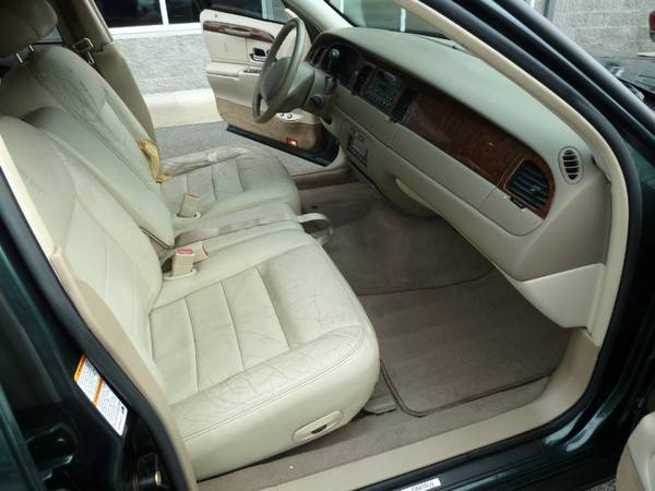 2002 Lincoln Town Car Executive - - by dealer for sale in Louisville, KY – photo 9