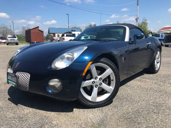 2006 PONTIAC SOLSTICE* CONVERTIBLE * STICK SHIFT* LOW MILES* HURRY IN* for sale in Clovis, CA – photo 2