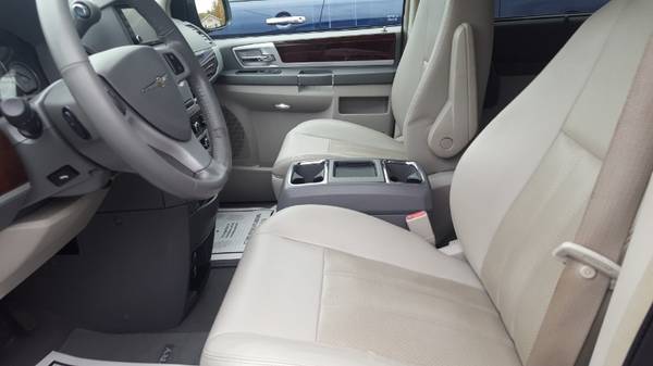 2009 Chrysler Town Country Touring for sale in Marshfield, WI – photo 14