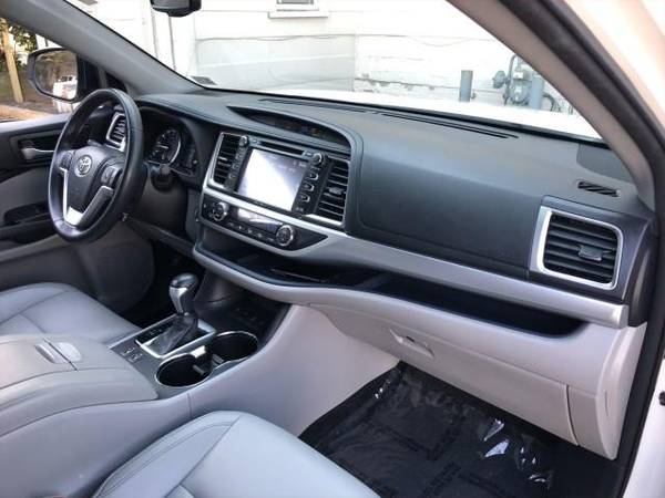 2015 Toyota Highlander - - by dealer - vehicle for sale in Arlington, District Of Columbia – photo 24