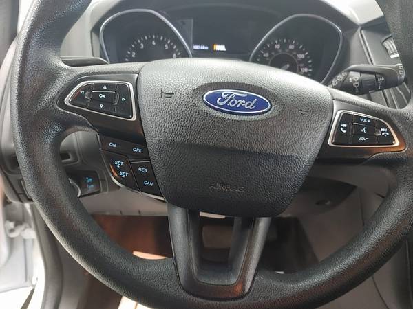2016 Ford Focus SE Hatchback - - by dealer - vehicle for sale in Louisville, KY – photo 11