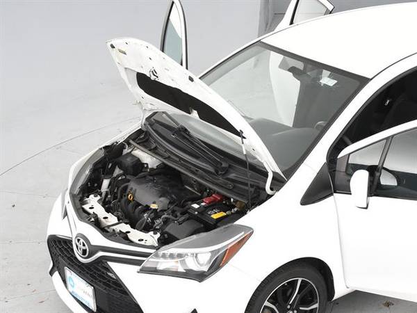 2015 Toyota Yaris SE Hatchback Sedan 4D sedan White - FINANCE ONLINE for sale in Barrington, RI – photo 4