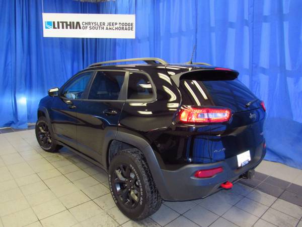 2018 Jeep Cherokee Trailhawk 4x4 - cars & trucks - by dealer -... for sale in Anchorage, AK – photo 9