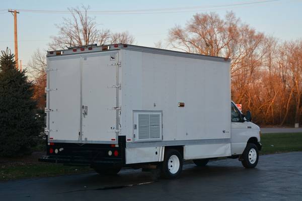 2006 Ford E-450 15ft Office Box Truck - cars & trucks - by dealer -... for sale in Crystal Lake, IL – photo 7