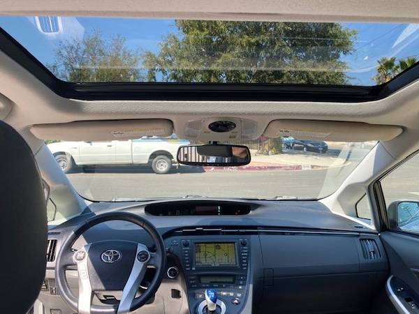 2011 Toyota Prius 5dr HB 5 with (2) 12V pwr outlets - cars & trucks... for sale in North Hollywood, CA – photo 19