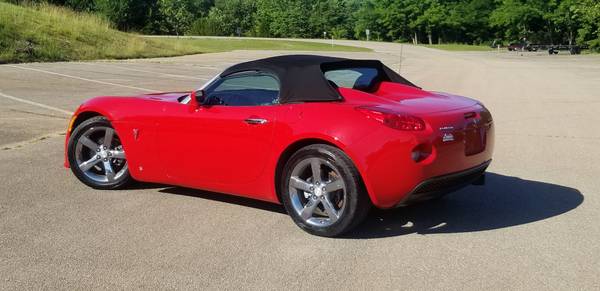 **** 2006 PONTIAC SOLSTICE CONVERTIBLE **** - cars & trucks - by... for sale in Osage Beach, MO – photo 3