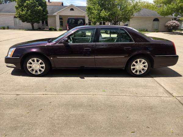 2009 Cadillac DTS for sale in Astoria, IL – photo 2