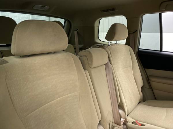 2013 Toyota Highlander Plus Sport Utility 4D suv White - FINANCE -... for sale in Fresh Meadows, NY – photo 20