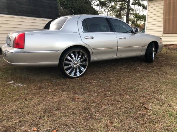 2005 Lincoln Town car Signature series - cars & trucks - by owner -... for sale in Lexington, SC – photo 2