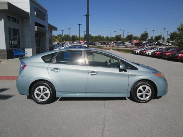 2014 Toyota Prius Four hatchback Green - cars & trucks - by dealer -... for sale in Fayetteville, AR – photo 7