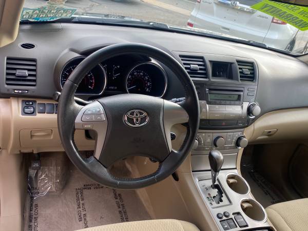 TOYOTA HIGHLANDER - cars & trucks - by dealer - vehicle automotive... for sale in Cranston, RI – photo 13