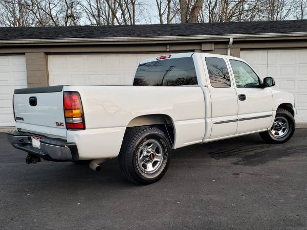 04 GMC Sierra NICEST OUT THERE! NO RUST! 1 OWNER! - cars & for sale in Middletown, OH – photo 2