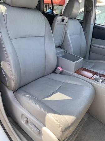 2008 Toyota Highlander Limited Sport Utility 4D - cars & trucks - by... for sale in Grove City, OH – photo 23