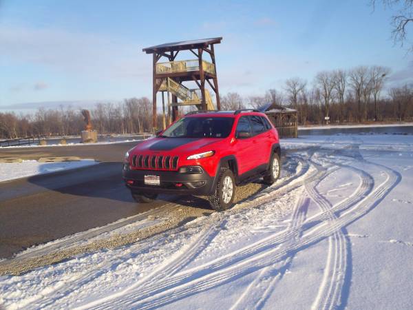 2017 Jeep Cherokee Trail Hawk - - by dealer - vehicle for sale in Chillicothe, IL – photo 3