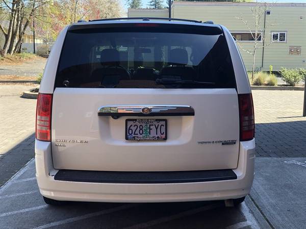 2010 Chrysler Town & Country LWB Touring w/STO-N-GO for sale in Gresham, OR – photo 4
