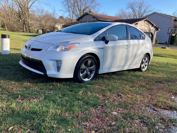 2013 Toyota Prius loaded - cars & trucks - by owner - vehicle... for sale in Lemont, IL – photo 2