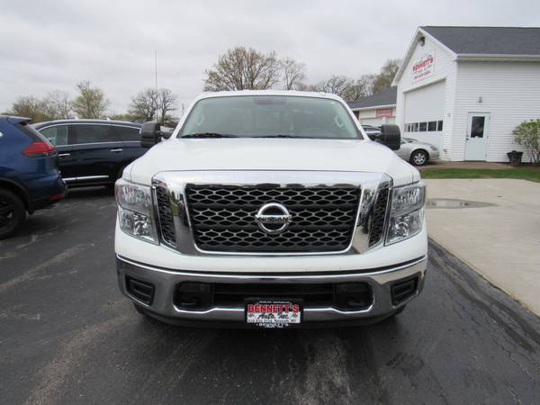 2018 Nissan Titan SV - - by dealer - vehicle for sale in Neenah, WI – photo 3