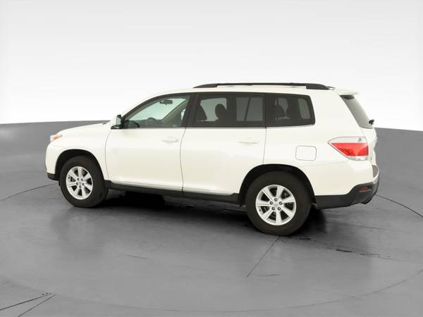 2013 Toyota Highlander Plus Sport Utility 4D suv White - FINANCE -... for sale in Bakersfield, CA – photo 6