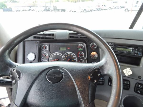 2012 FREIGHTLINER DAYCAB DD13 with for sale in Grand Prairie, TX – photo 23