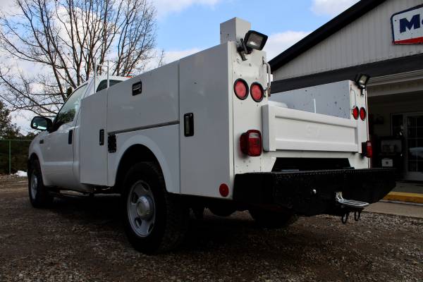 2006 FORD F-350 SD UTILITY 1-OWNER LOW MILES SRW SMALL CRANE - cars for sale in Flint, MI – photo 3